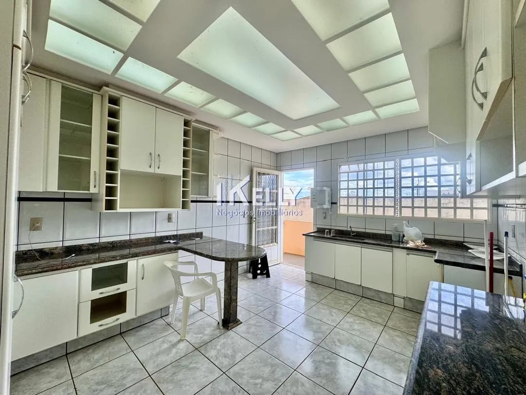 Casa à venda no bairro Margon I